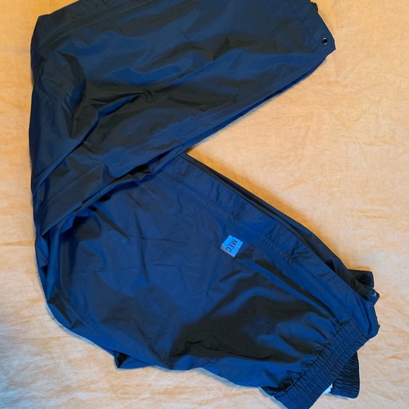 Ladies petit small MEC rain pants, like new - Picture 3 of 8